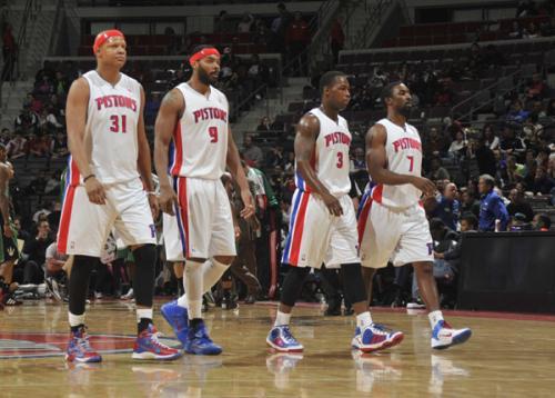 数据全面！王奕博加盟青岛首秀12分5篮板3助攻2抢断（王奕博青岛首秀数据亮眼：12分5篮板3助攻2抢断）