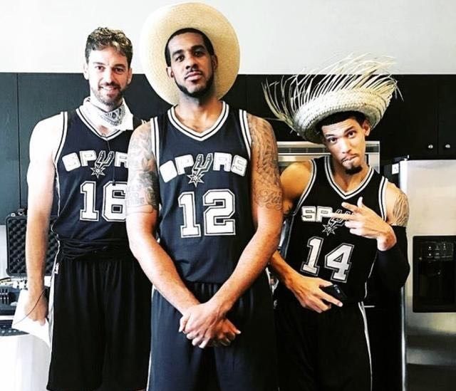 记者：莱奥周二接受核磁共振检查，结果显示无肌肉损伤（记者：莱奥周二核磁共振结果显示未见肌肉损伤）