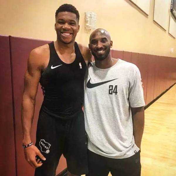 向余望谈冲超：感谢球迷和教练团队这一年的努力，我们做到了（向余望谈冲超成功：感谢球迷与教练组一年付出，我们完成目标）