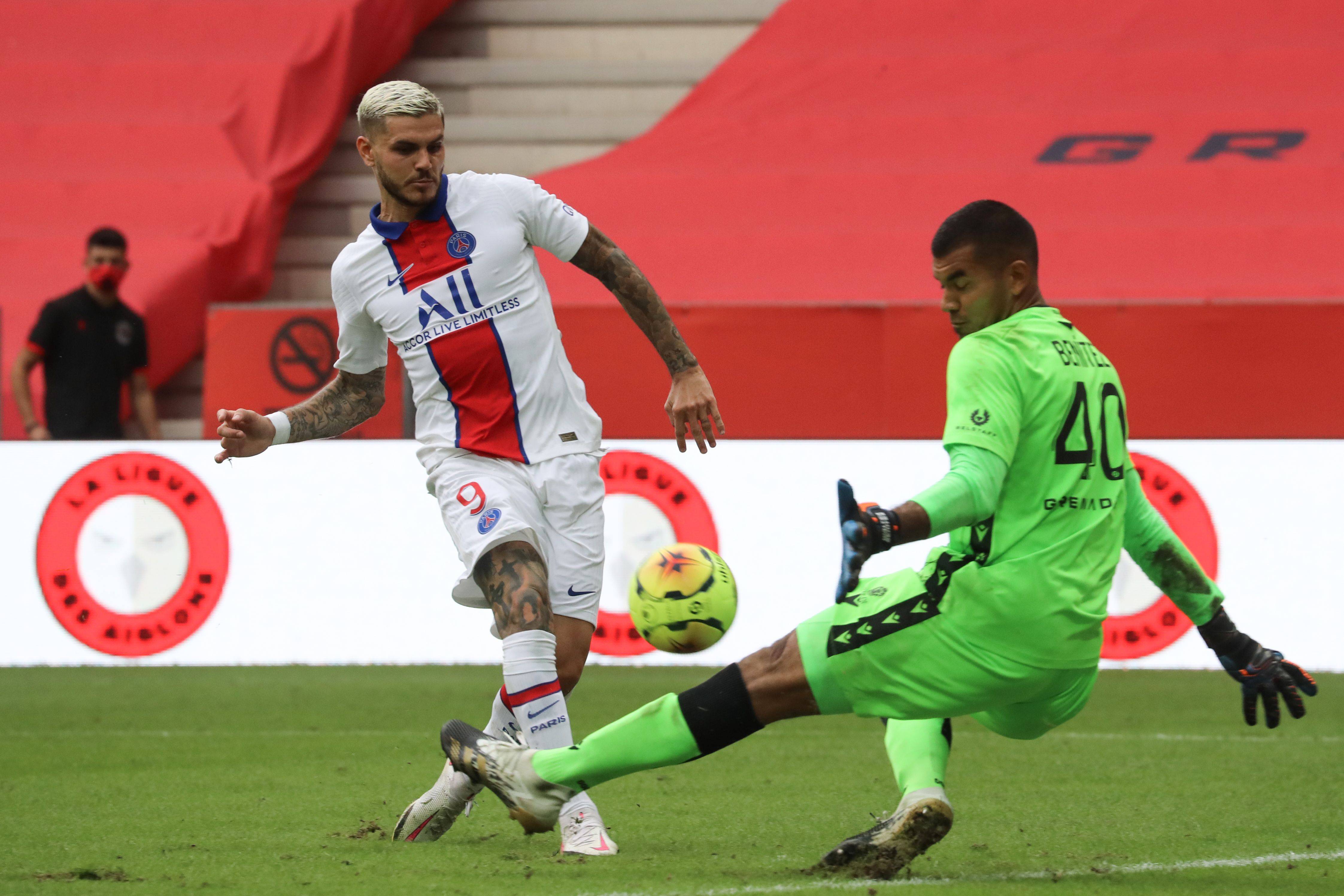 世界杯震撼一幕：孙颖莎让分全场掌声，赛场对手忍不住竖大拇指（世界杯名场面：孙颖莎主动让分赢得满场掌声，对手当场竖起大拇指）