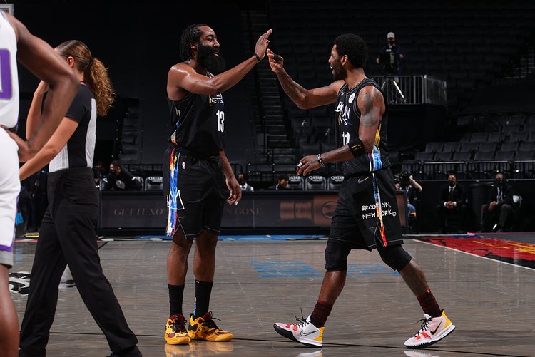 TA：巴萨防守存在问题，但弗里克无意放弃高位防线的战术（TA：巴萨防守堪忧，弗里克仍坚持高位防线战术）