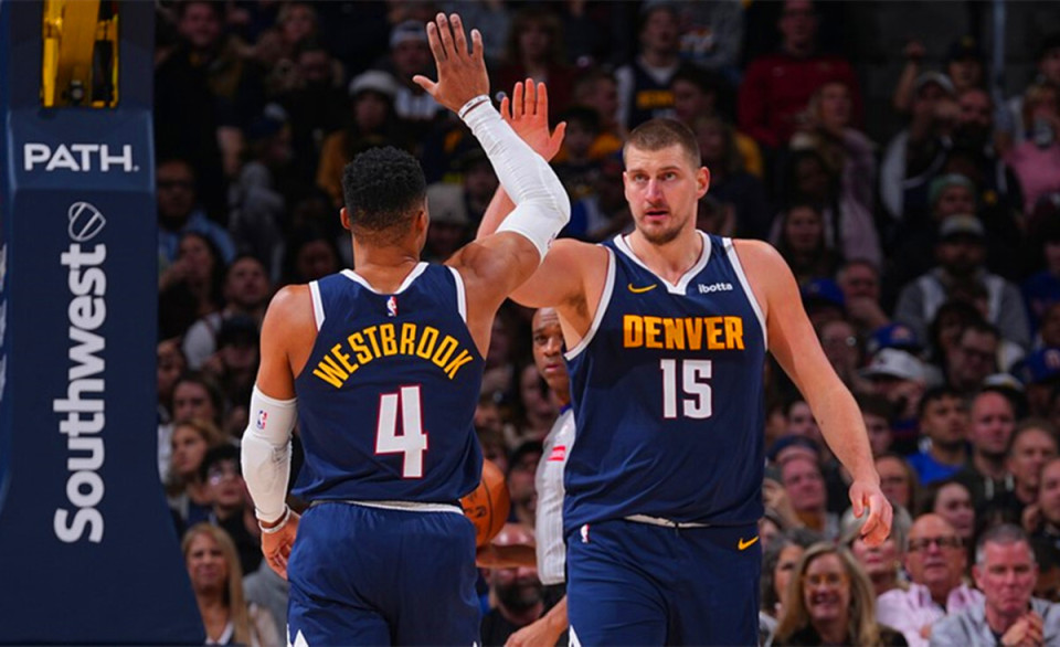 雷迪克谈社媒时代执教：球员活在评论里，保持稳定颇具挑战（雷迪克：社媒时代执教不易，球员沉浸评论致稳定更难）