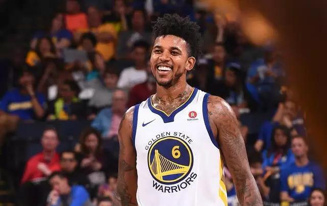 德媒：于帕梅卡诺认为自己最近表现很好，值得一份高额签字费（德媒：于帕梅卡诺称近期发挥出色，理应拿到高额签字费）