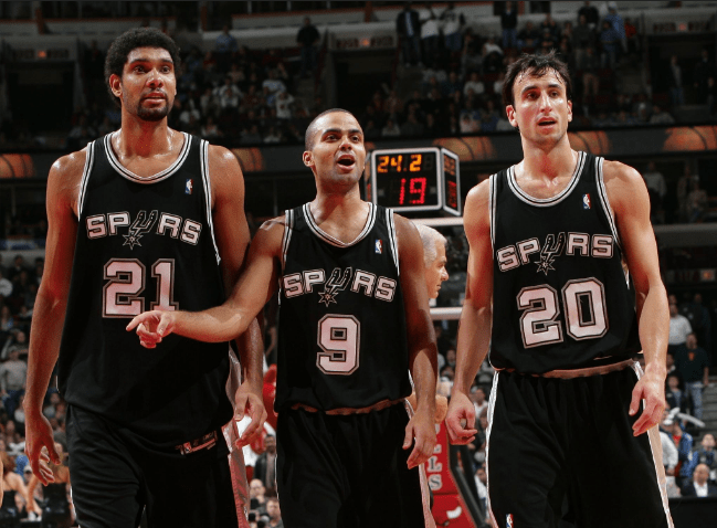 卡雷拉斯：我的位置是左边卫，但能适应教练在任何时候的要求（卡雷拉斯：主打左边卫，随时适应教练安排）