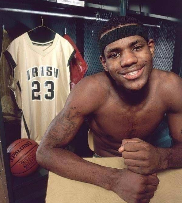 2025中超大结局：海港卫冕申花亚军 梅州亚泰降级（2025中超收官：海港成功卫冕，申花获亚军，梅州与亚泰降级）