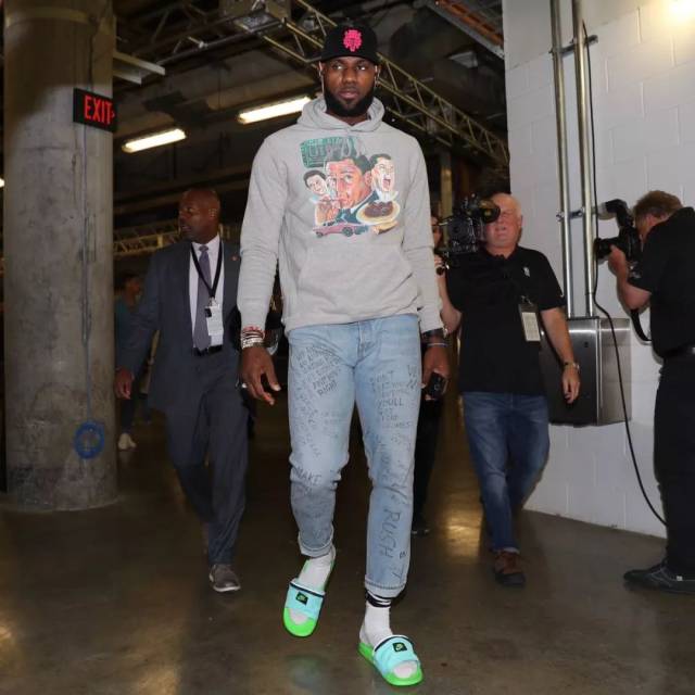 维拉与特拉维夫马卡比的欧联比赛场外爆发抗议活动，11人被捕（欧联维拉对阵特拉维夫马卡比，场外爆发抗议，11人被捕）