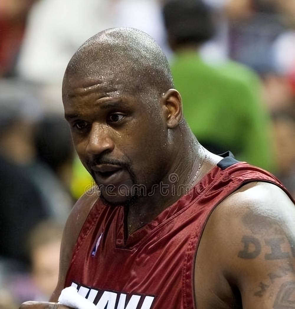 送别队长，浙江球迷打出两幅tifo致敬弗兰克（为队长送行，浙江球迷以两幅Tifo致敬弗兰克）